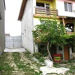 Family - 10 Km From Veliko Tarnovo 게스트하우스 *