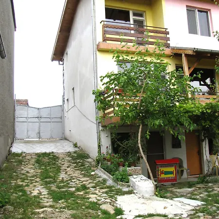Family - 10 Km From Veliko Tarnovo Gasthof *