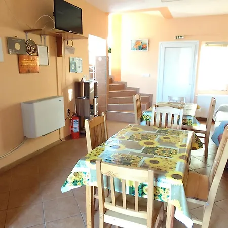 게스트하우스 Family - 10 Km From Veliko Tarnovo Samovodene