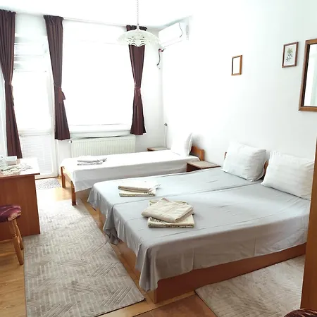 게스트하우스 Family - 10 Km From Veliko Tarnovo Samovodene