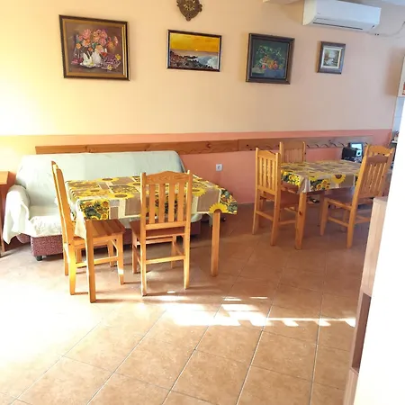 Family - 10 Km From Veliko Tarnovo بيت ضيافة Samovodene